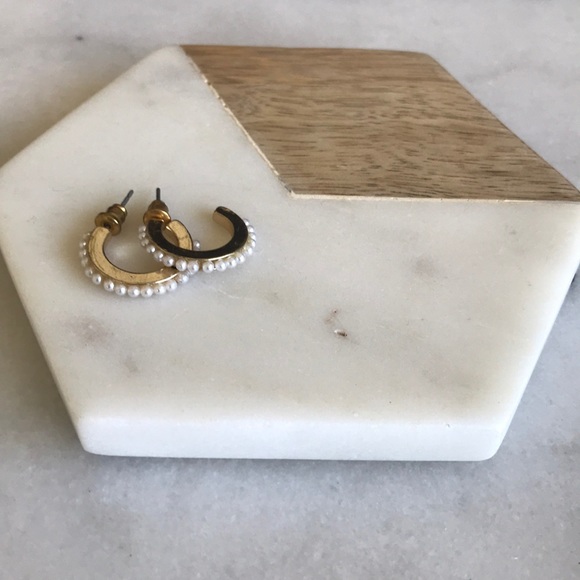 🌞3 for $40!🌞 Delicate earrings with small pearls - Picture 5 of 5